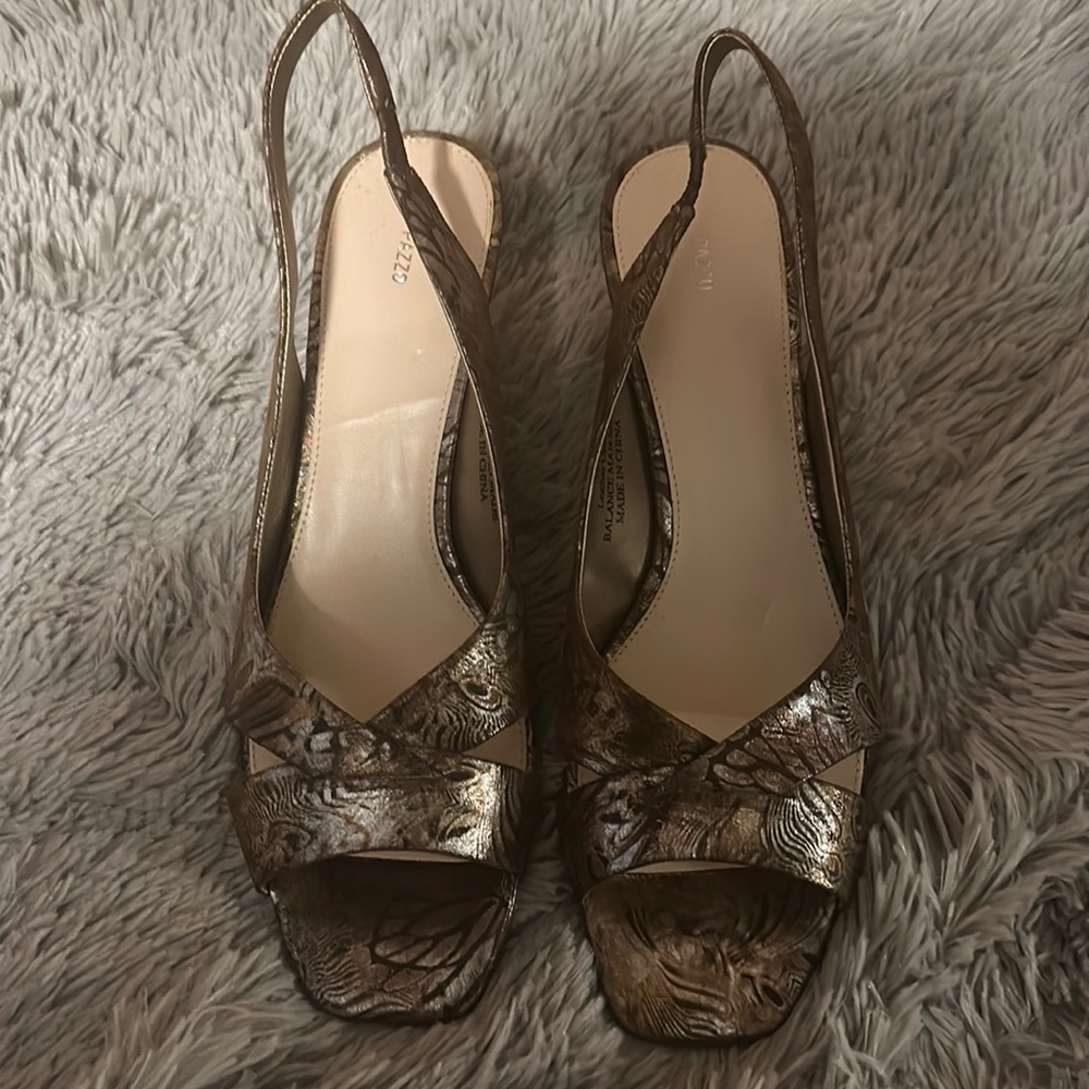 Brand New PAZZO Leather Pewter/Brown/Gold Sling Backs with Open Toes. Size 11M